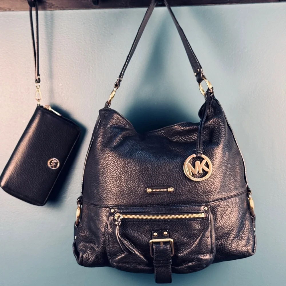 MICHAEL KORS Black Leather Hobo Shoulder Bag + Wallet | Gold Hardware EUC